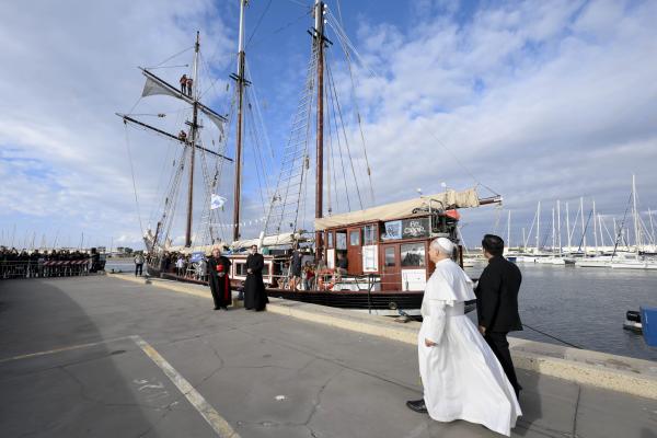 Pope Leo XIV approaches the Bel Espoir sailboat in Ostia