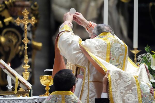 Cardinal Burke celebrates traditional Latin Mass at the Vatican