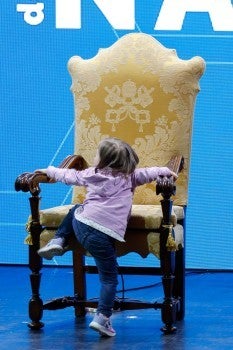 child pope chair