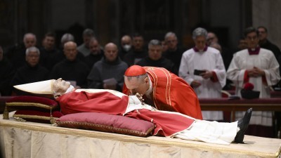 Pope Benedict's body solemnly, lovingly carried to St. Peter's Basilica
