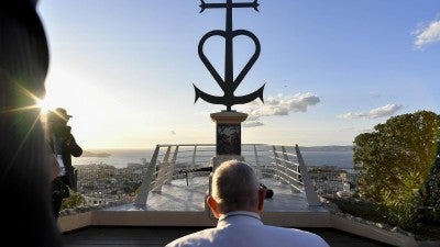 People have a duty to save migrants in danger of drowning, pope says