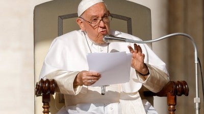 Pope responds to cardinals on blessings for homosexuals, female priests