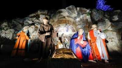Pope marks 800th anniversary of Nativity scene, asks prayers for Holy Land