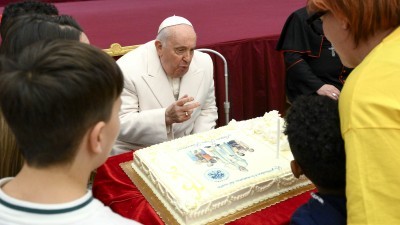 Pope celebrates 87th birthday with children of families in need | USCCB