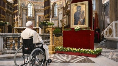Poor to welcome pope's casket to St. Mary Major where simple tomb is ready