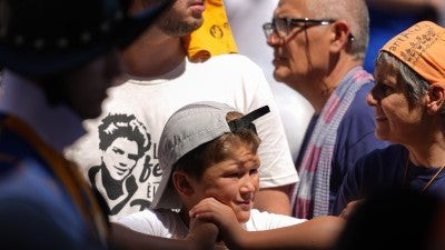 A family's love grounded in Christ is a sign of peace for the world, pope says
