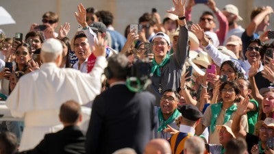 Learning to communicate with honesty, prudence can help heal world, pope says
