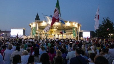 Journey together, seek real encounters, pope advises young people