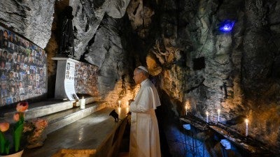 Pope visits mountaintop Marian shrine