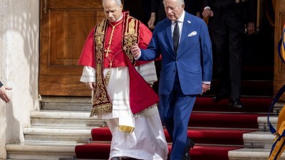 Pope, British king share historic prayer in Sistine Chapel