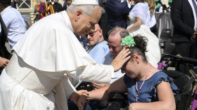 Pope to young people: Friendship with Jesus leads to love, not propaganda