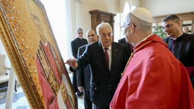 Pope welcomes Palestinian leader; discusses Gaza, peace