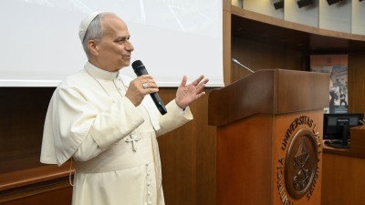 Be prophetic sign of communion, fraternity, pope tells Lateran University