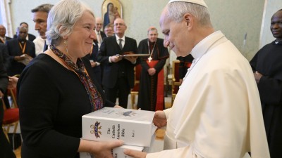 Help everyone access the Bible, including online, pope urges 