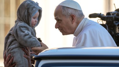 Live authentically with prayer, letting go of the unnecessary, pope says