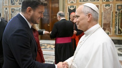 Pope asks Michael Bublé and other artists to give their best for the poor