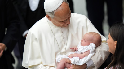 Pope encourages dialogue, advocacy on behalf of unborn children