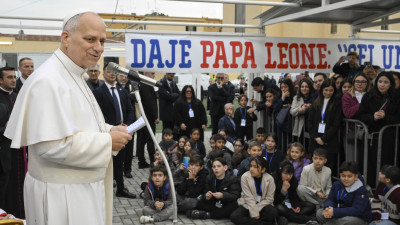 In the face of the mystery of evil, Christians must be signs of hope, pope says 