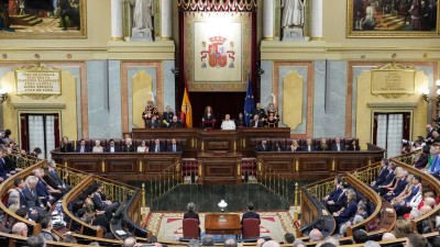 Secret to building peace lies in recognizing dignity of every person, pope tells lawmakers