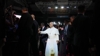 Pope helps celebrate joy of being human, seeking truth, embracing wounds