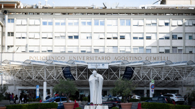 Pope's recovery on track after lung cancer surgery, clergy praise his resolve