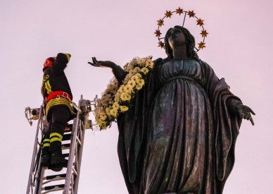Pope asks Mary to watch over Ukrainians, Palestinians, Israelis