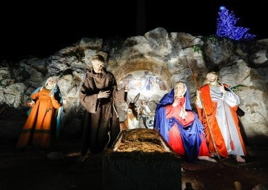 Pope marks 800th anniversary of Nativity scene, asks prayers for Holy Land