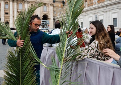 Not knowing pope's role, Vatican publishes Holy Week, Easter schedule