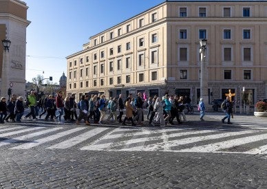 Jesus pursues brokenness to offer healing, pope's catechesis says
