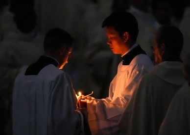 Christ's light breaks through world's darkness, pope says in vigil message