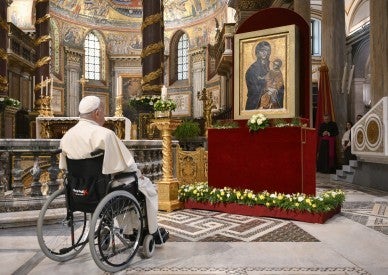 Poor to welcome pope's casket to St. Mary Major where simple tomb is ready