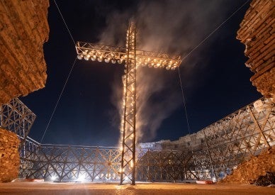 Changing the world demands changing direction, pope writes for Way of Cross