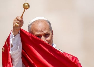 God's love breaks down walls, opens borders, dispels hatred, pope says