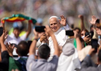 Don't settle for less; God is waiting to transform your life, pope tells youth
