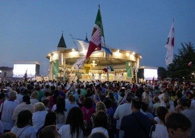 Journey together, seek real encounters, pope advises young people