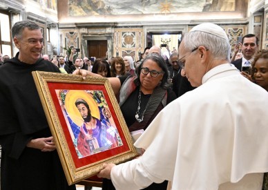 Migrants, refugees are often models of hope and faith, pope says