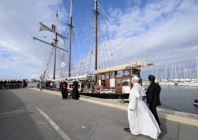 Pope boards sailboat to speak peace with young adults