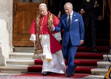 Pope, British king share historic prayer in Sistine Chapel