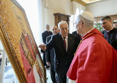 Pope welcomes Palestinian leader; discusses Gaza, peace