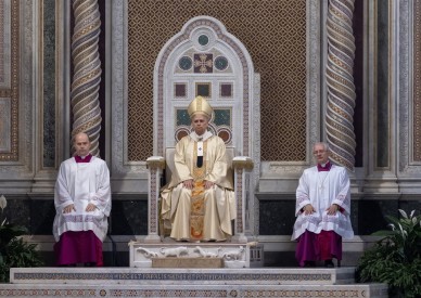 Dig deep, work patiently to keep church on solid foundation, pope says