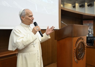 Be prophetic sign of communion, fraternity, pope tells Lateran University