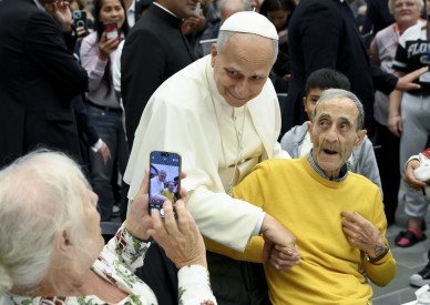 Pope assures the poor they are loved by God, calls on governments to act