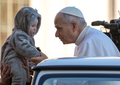 Live authentically with prayer, letting go of the unnecessary, pope says