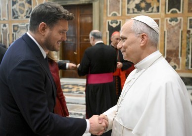 Pope asks Michael Bublé and other artists to give their best for the poor