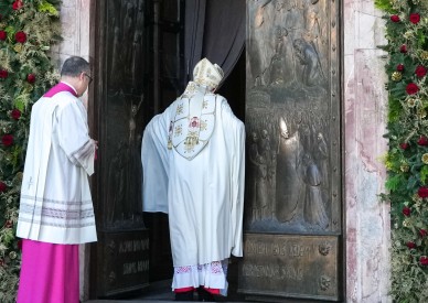 As Holy Doors close, cardinals emphasize God's arms are always open