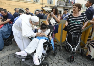 Everyone can be a good Samaritan, pope says in message for world's sick