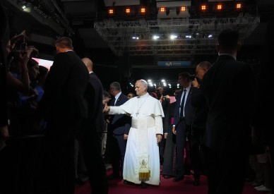 Pope helps celebrate joy of being human, seeking truth, embracing wounds