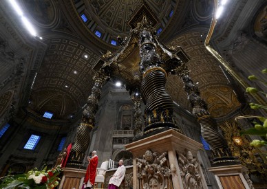 Fostering critical thinking at Catholic universities can counter 'false teachers,' pope says