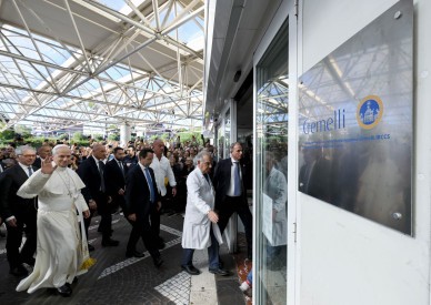 Vatican: Pope surgery successful; pope resting