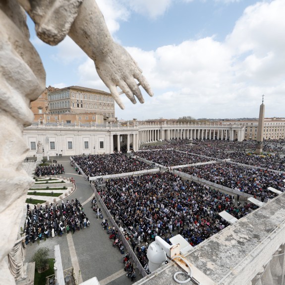 St. Peters Square, CNS Photo/Lola Gomez
